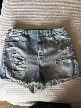 American Eagle Outfitters Light Wash Distressed Denim Shorts Sz 10 30W Stretch